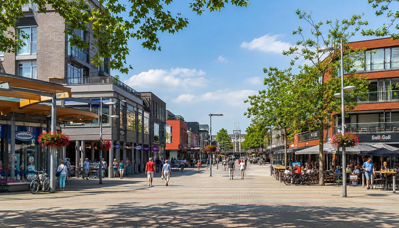 Het centrum van Barendrecht met winkels en terrassen
